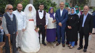 Vali Yavuz’dan Takipçisinin Düğününe Sürpriz