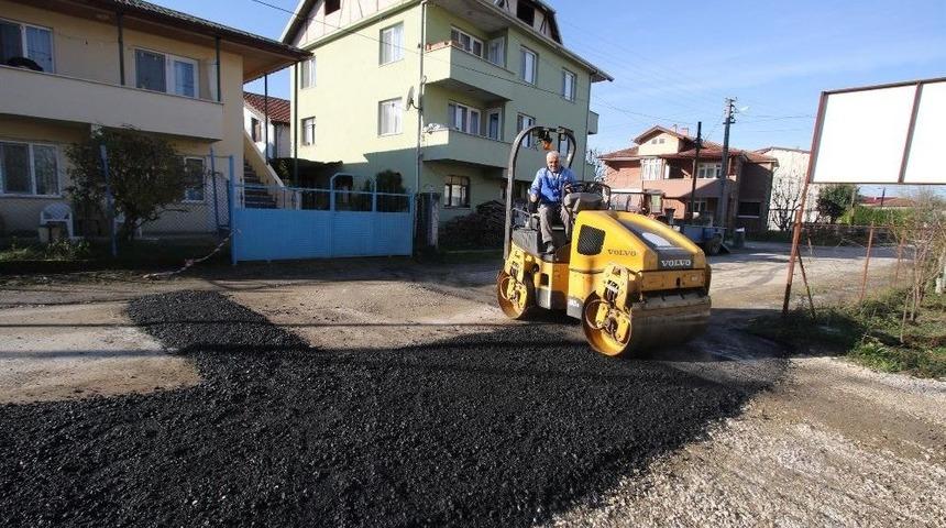 Akyazı&rsquo;da Asfalt Yaması &Ccedil;alışmaları S&uuml;r&uuml;yor