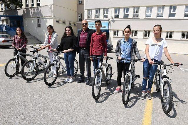 Başkan Ali Korkut’tan Öğrencilere Tatil Sürprizi