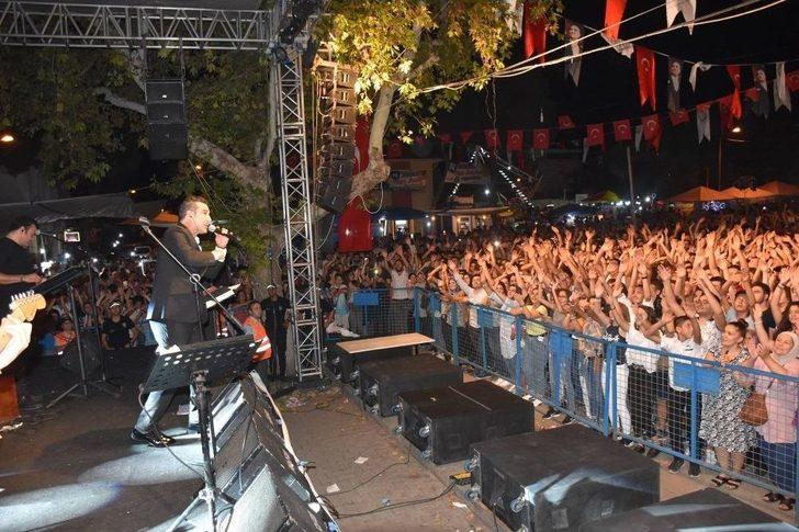Buharkent Taze İncir Festivali Ferhat Göçer Konseri İle Sona Erdi G2