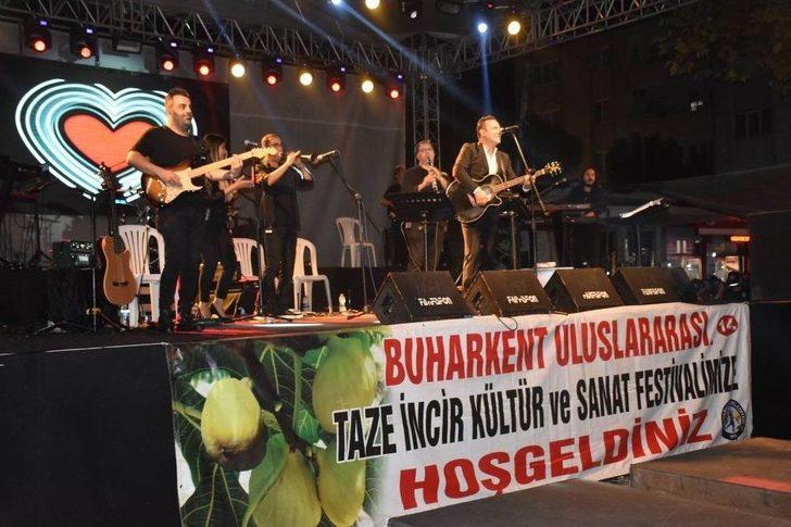 Buharkent Taze İncir Festivali Ferhat Göçer Konseri İle Sona Erdi G4