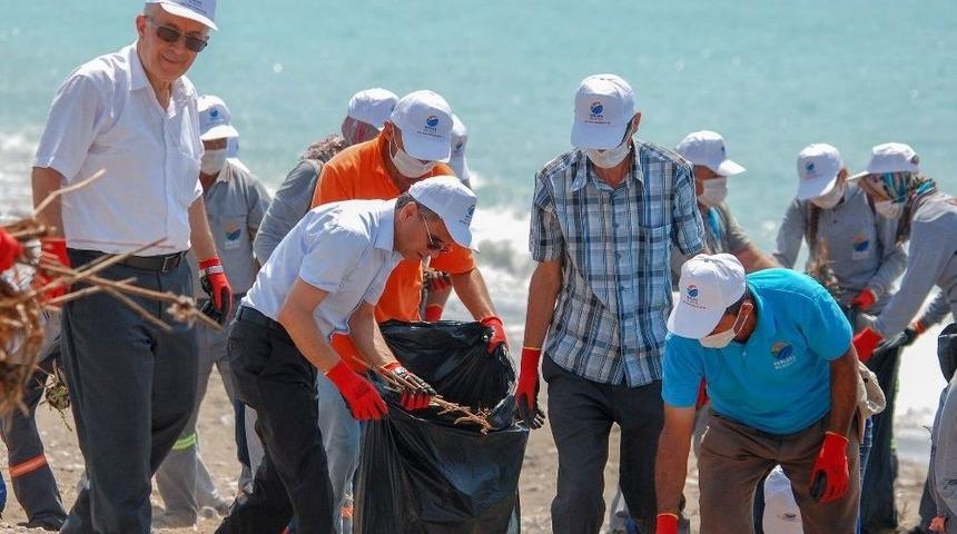 Kumluca’da Sahil Temizliği