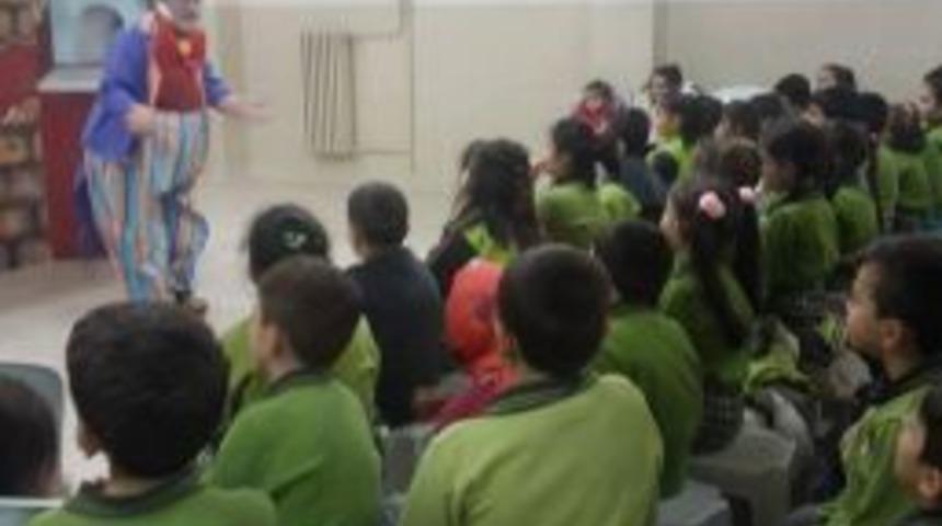 &Ouml;ğrenciler Tiyatro İle Tanıştı