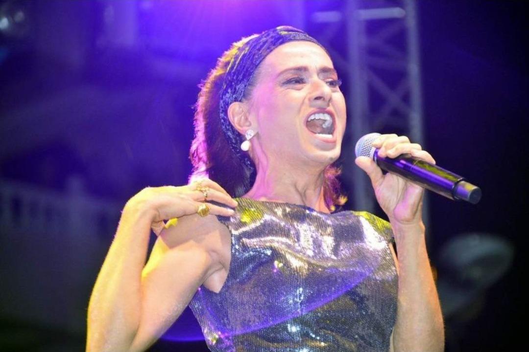 İzmir&rsquo;de Yıldız Tilbe İzdihamı