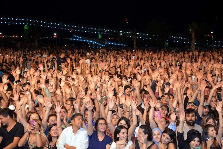 İzmir’de Yıldız Tilbe İzdihamı G4