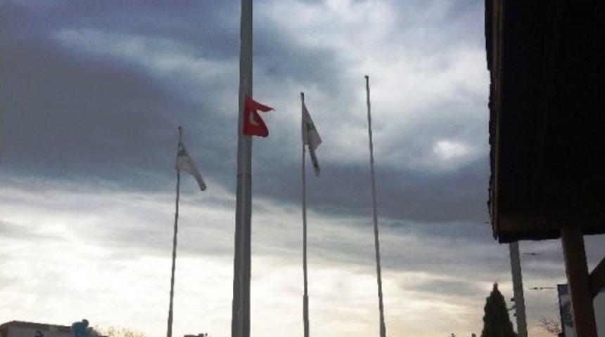 Bayrak Direkleri Ve Meydan Saatlerine Bakım