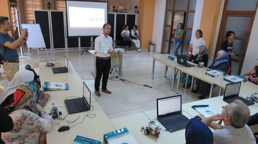 Nine Ve Dedelere Robotik Kodlama Eğitimi