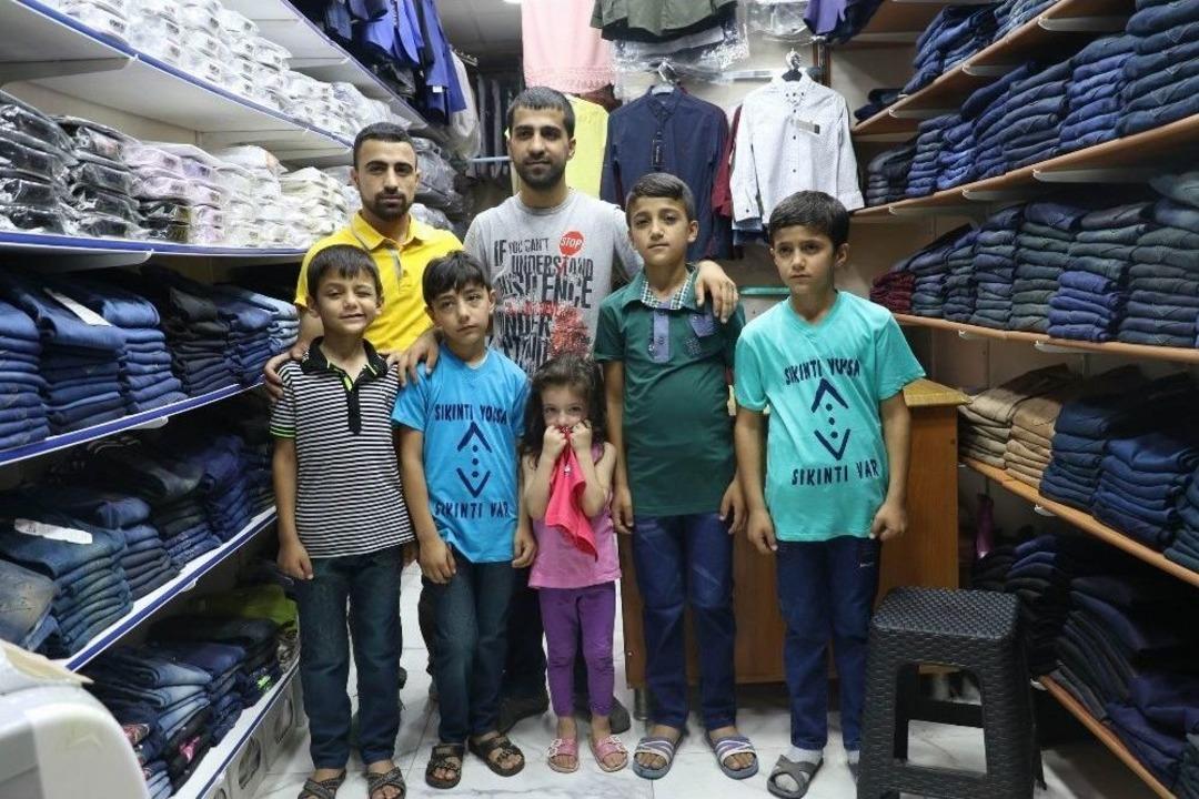 Sur Mağduru &Ccedil;ocuklara Sur Esnafından Destek