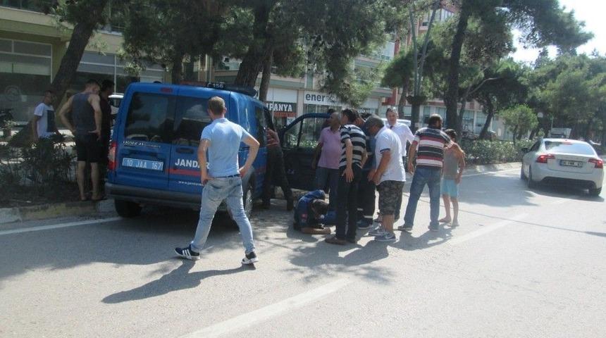 Erdek’te Jandarma Aracı Kaza Yaptı: 2 Yaralı