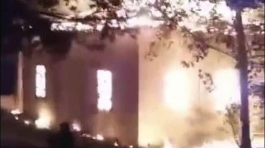 Alevlere Teslim Olan Cami Kullanılamaz Hale Geldi