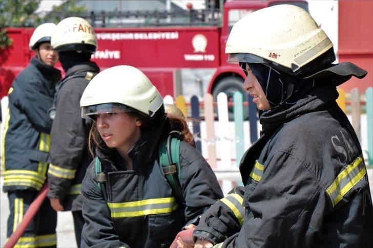 Kadın İtfaiyecilerden Aksiyon Filmlerini Aratmayan Tatbikat G4