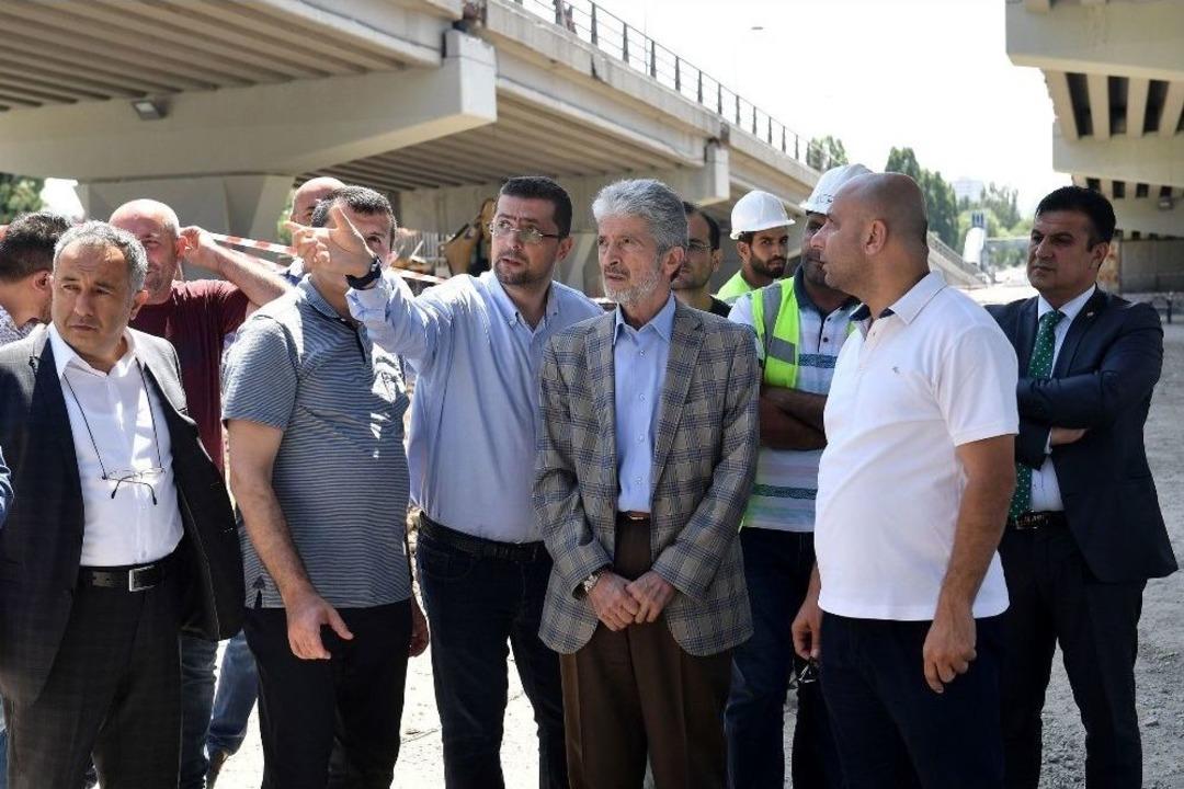 Başkan Tuna Yol &Ccedil;alışmalarını İnceledi