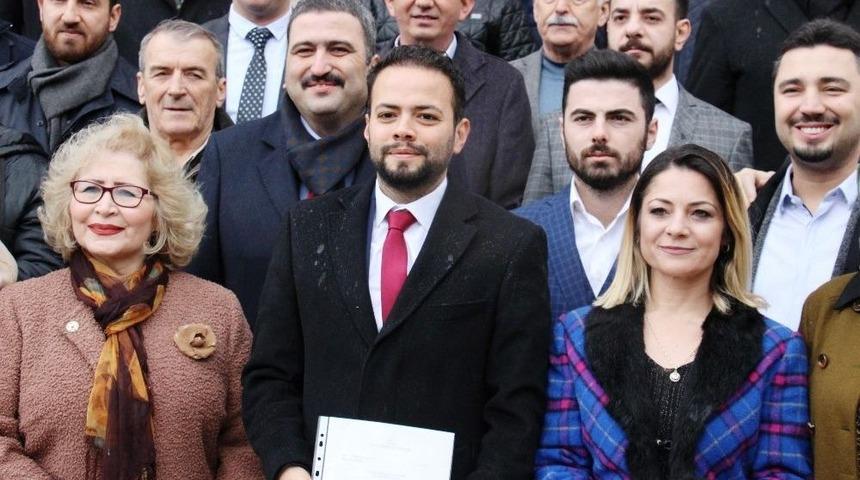 Efeler Ak Parti&rsquo;nin Yeni Y&ouml;netimi Mazbatasını Aldı