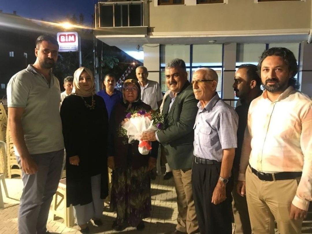 Başkan &Ouml;zg&uuml;ven, Hıdırlı Mahallesi Sakinleriyle Bir Araya Geldi