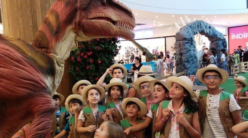 Kahramanmaraşlı &Ccedil;ocuklar Dinozorlarla Buluştu
