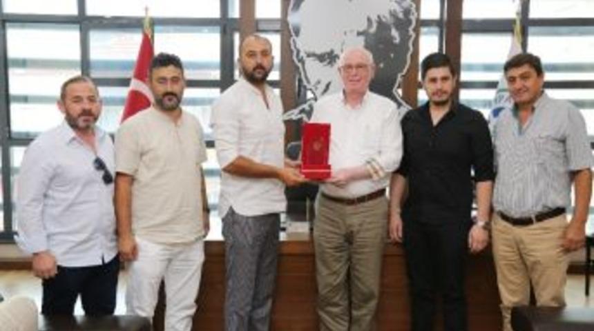 Taraftarlardan Başkan Kzım Kurt&rsquo;a Teşekk&uuml;r Ziyareti