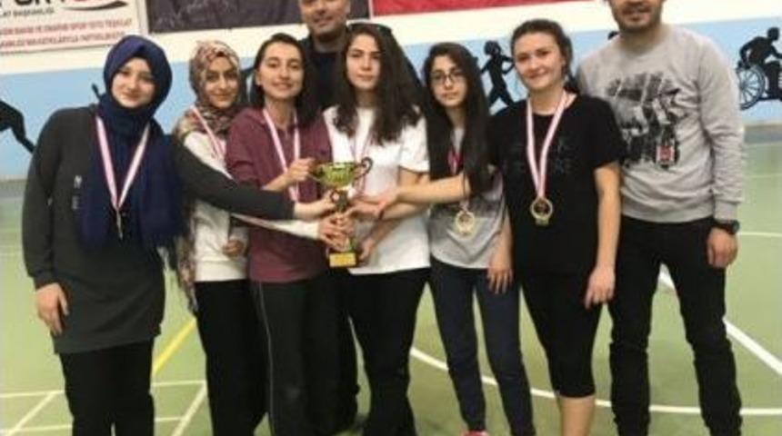 Fen Lisesi &Ouml;ğrencileri Ma&ccedil; Esnasında Bile Ders &Ccedil;alışıyor