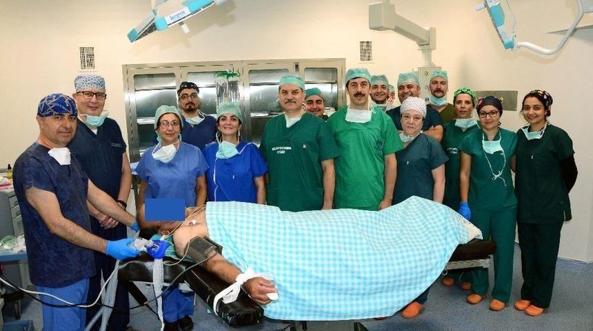 Yeni Binasına Taşınan Meram Tıp Fak&uuml;ltesi İlk Ameliyatın Yaptı