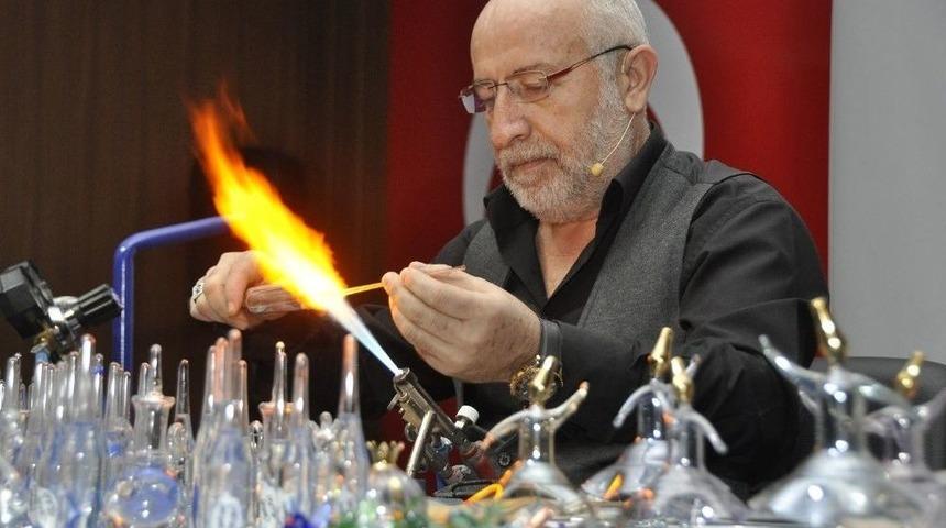 &Uuml;nl&uuml; Usta, &Ouml;ğrencilere Cam &Uuml;flemeyi &Ouml;ğretti