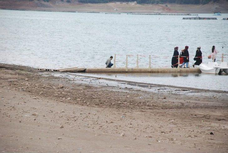 Almus Baraj Gölünde Su Seviyesi Düştü G4