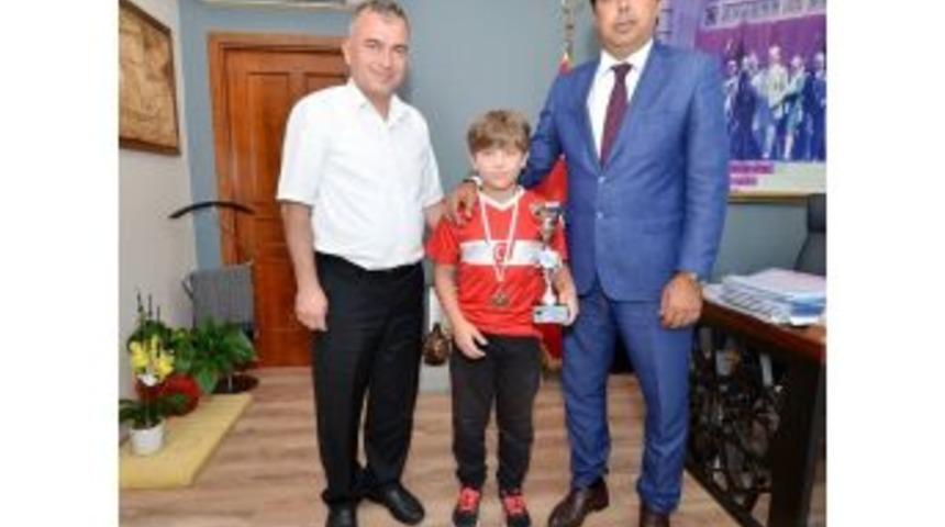 K&uuml;&ccedil;&uuml;k Kaan, Başkan Demirağ&rsquo;ı Ziyaret Etti