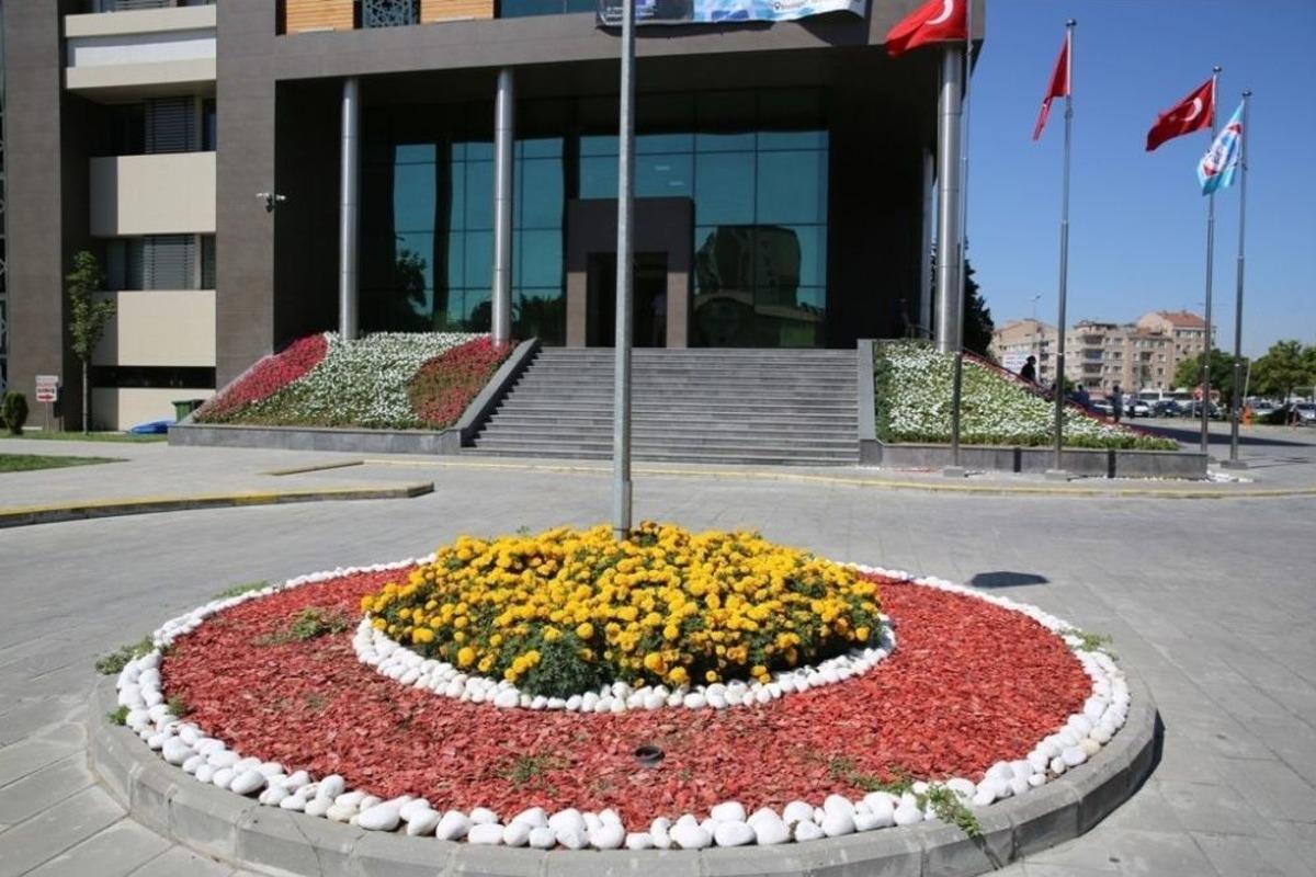 Melikgazi Yine &Ccedil;i&ccedil;ek A&ccedil;acak