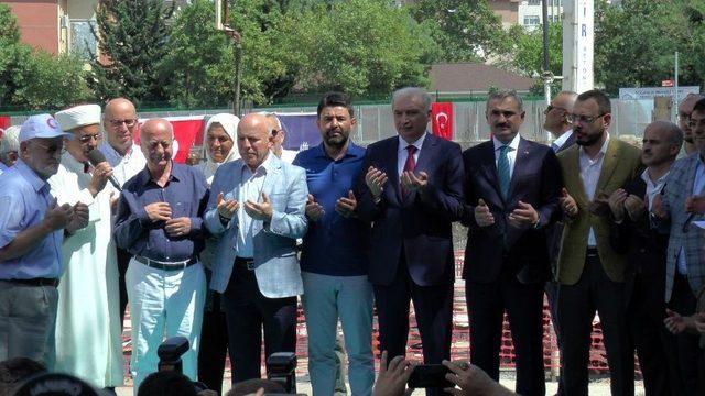 İstanbul Büyükşehir Belediye Başkanı Uysal, Kartal’da Cami Temel Atma Törenine Katıldı