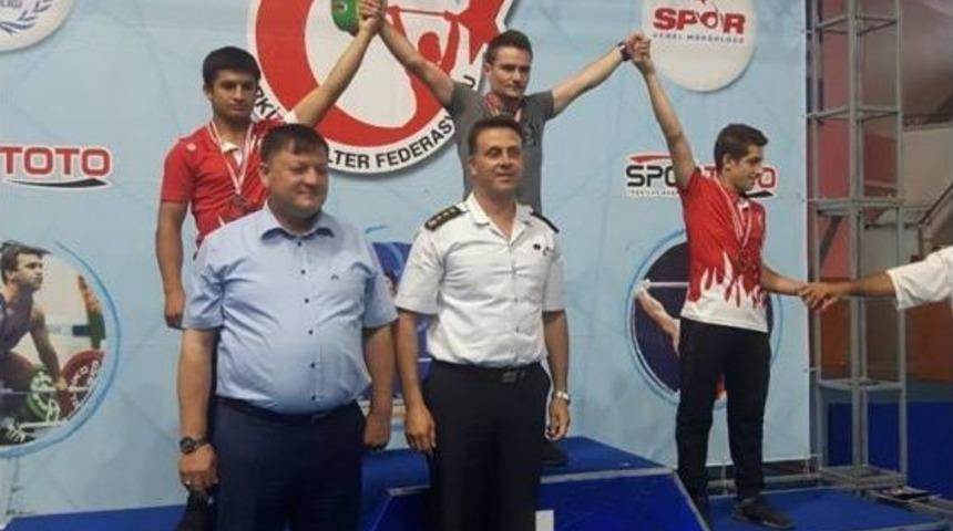 Kayserili Muhammed Akkaya, Halterde T&uuml;rkiye Şampiyonu Oldu