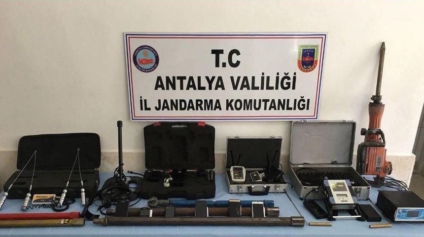 Antalya&rsquo;da Ka&ccedil;ak Kazıya 16 Tutuklama