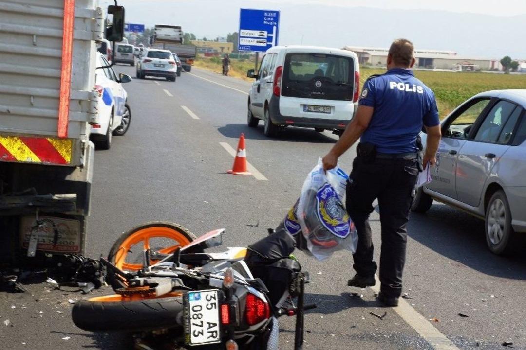 Temizlik Kamyonuna Arkadan &Ccedil;arpan Motosikletli Hayatını Kaybetti