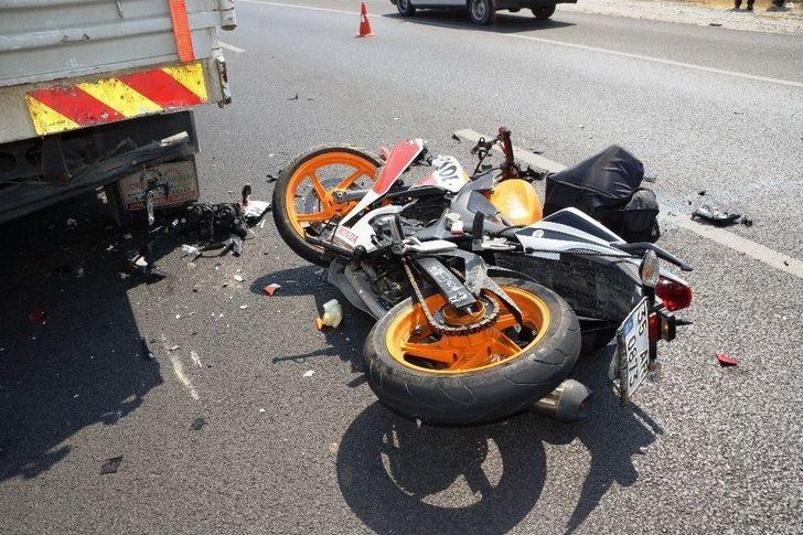 Temizlik Kamyonuna Arkadan Çarpan Motosikletli Hayatını Kaybetti G1