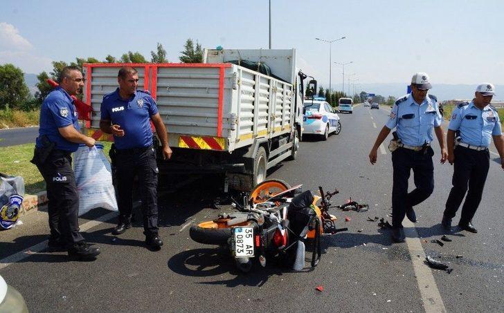 Temizlik Kamyonuna Arkadan Çarpan Motosikletli Hayatını Kaybetti G2