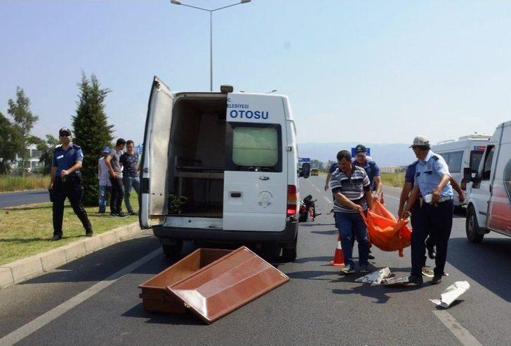 Temizlik Kamyonuna Arkadan Çarpan Motosikletli Hayatını Kaybetti G3