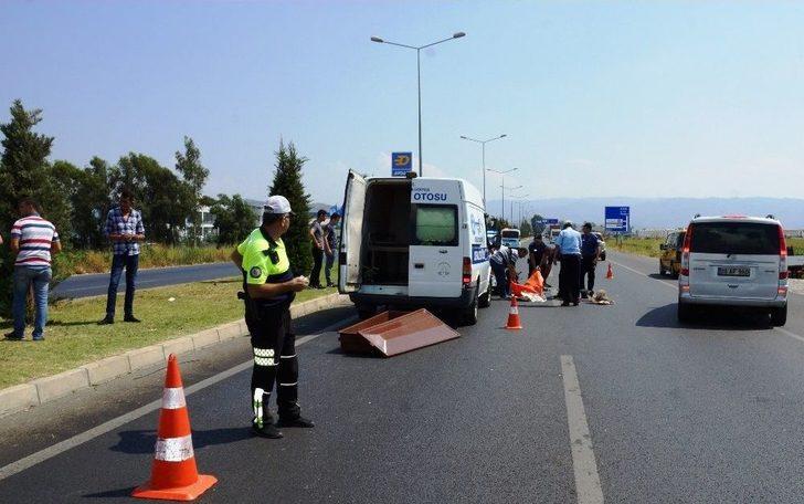 Temizlik Kamyonuna Arkadan Çarpan Motosikletli Hayatını Kaybetti G4