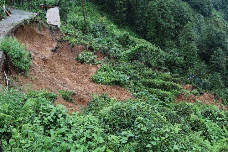 Rize’de Heyelanın Ardından Dereler Çamur Akıyor G5