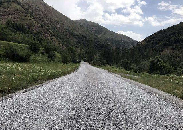 Van Büyükşehir’in Bahçesaray’da Yol Çalışması