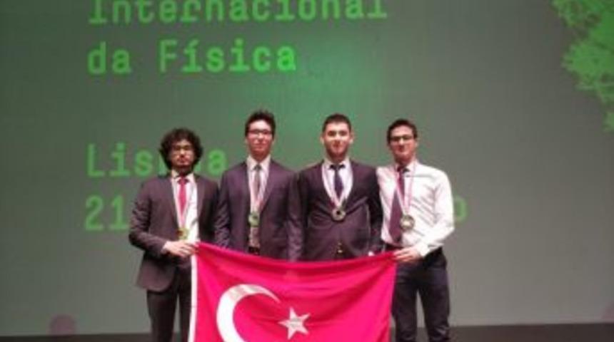 Bahçeşehir Koleji Fen Ve Teknoloji Lisesi Öğrencileri Portekiz’den Madalyalarla Döndü