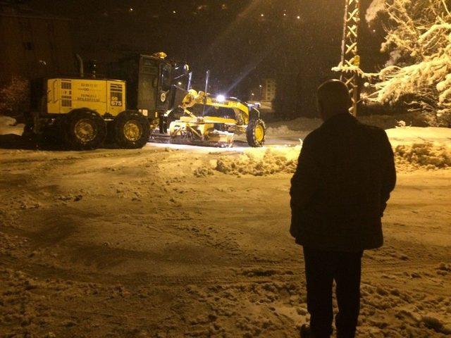 Tunceli Belediyesi, Aralıksız Karla Mücadele Çalışması Yapıyor