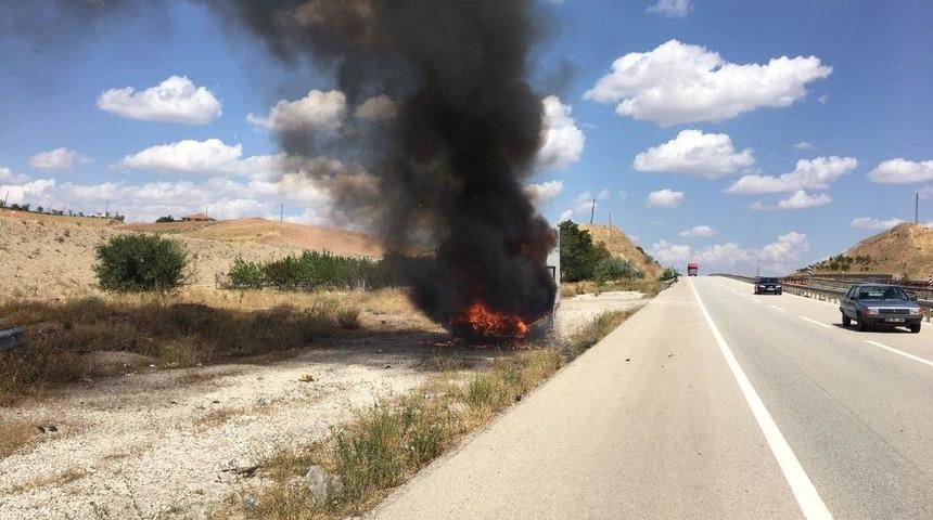 Uyurken Kamyoneti Alev Alev Yandı