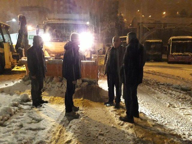 Tunceli Belediyesi, Aralıksız Karla Mücadele Çalışması Yapıyor