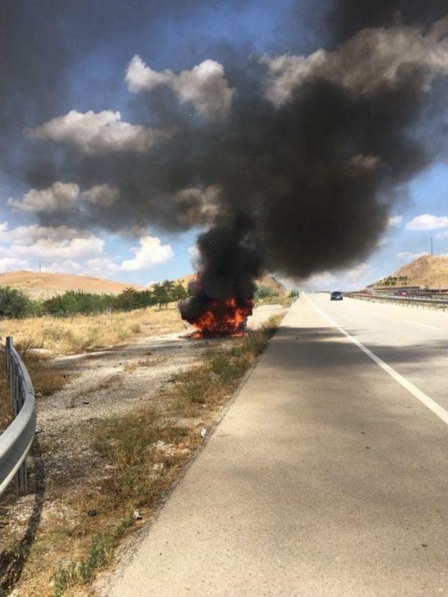 Uyurken Kamyoneti Alev Alev Yandı