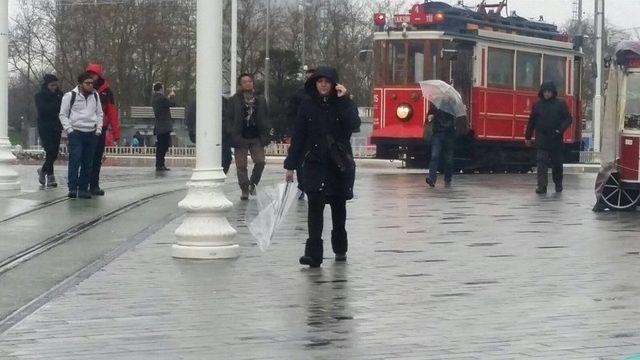 İstanbul’da Sağanak Yağış Ve Lodos Etkili Olmaya Devam Ediyor