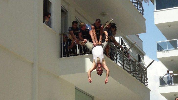 Kriz Geçirip Kendini Eve Kilitledi, Polise Zor Anlar Yaşattı G1