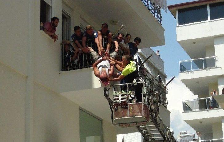 Kriz Geçirip Kendini Eve Kilitledi, Polise Zor Anlar Yaşattı G2