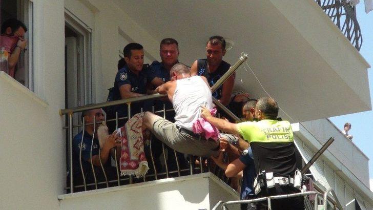 Kriz Geçirip Kendini Eve Kilitledi, Polise Zor Anlar Yaşattı G3