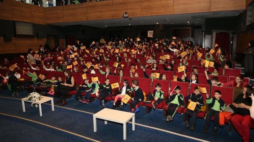 Gölbaşı’nda Miniklerin Tiyatro Heyecanı