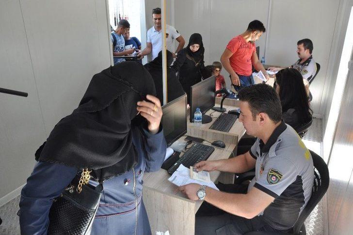 Suriyeliler Bayramlaşmak İçin Ülkelerine Gitmeye Başladı G3