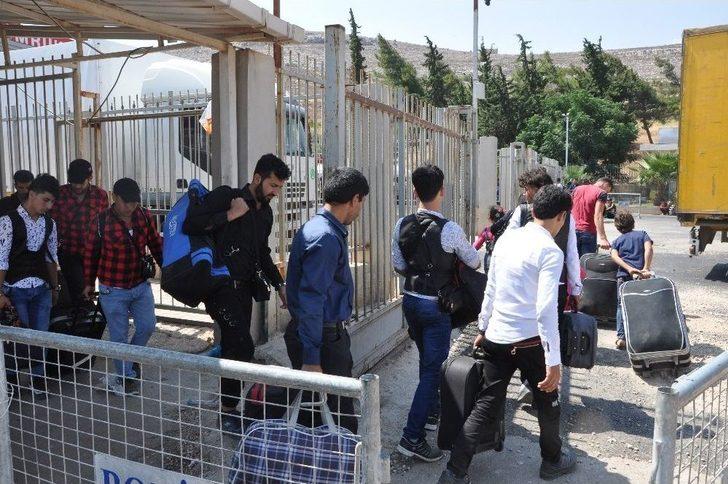 Suriyeliler Bayramlaşmak İçin Ülkelerine Gitmeye Başladı G4