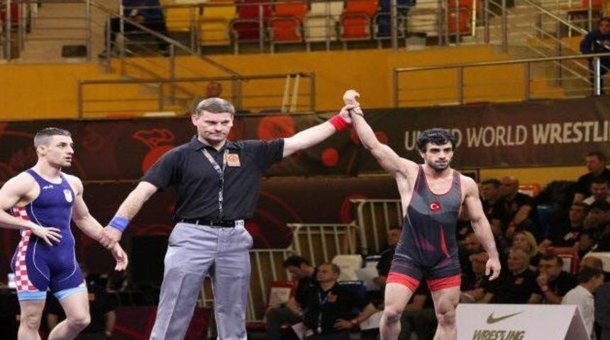 Kayseri Şekersporlu Güreşçi Kendi Kilosunda Dünya Şampiyonu Oldu,