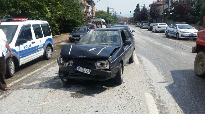 Yayaya Yol Vermek İsteyen Araca Arkadan &Ccedil;arptı: 1 Yaralı